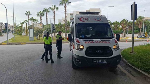MANAVGAT’TA DEVRİLEN MOTOSİKLETİN SÜRÜCÜSÜ YARALANDI
