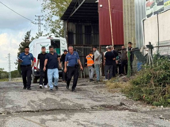 DÖRTYOL’DA DEPO BEKÇİSİ KALP KRİZİ GEÇİREREK ÖLDÜ