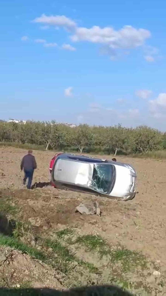 KIRIKHAN’DA OTOMOBİL TARLAYA UÇTU