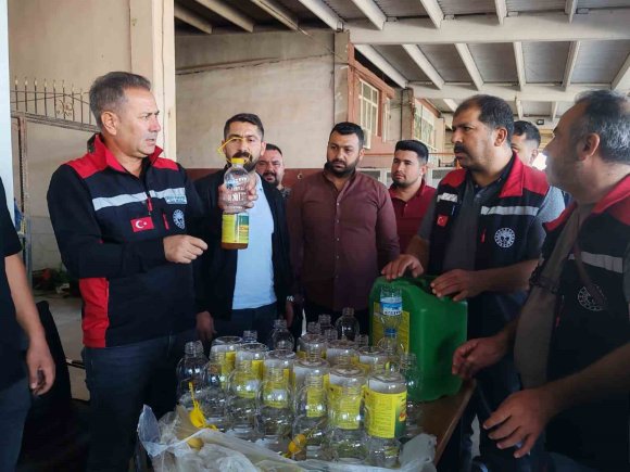AKDENİZ MEYVE SİNEĞİ İLE MÜCADELE SÜRÜYOR
