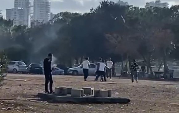 ÖNCE SOPA VE TEKMEYLE DARBEDİLDİ, SONRA BIÇAKLANDI