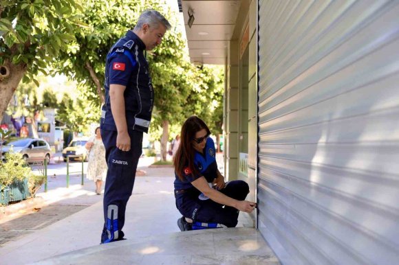 ALANYA’DA TARİHİ GEÇMİŞ VE ÇÜRÜMÜŞ ÜRÜN SATAN İKİ İŞLETME MÜHÜRLENDİ