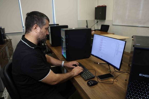 GERÇEKLER ’YAPAY ZEKA’ İLE TEHLİKEDE: HAZIRLANAN İÇERİKLER, GERÇEKLİK ALGISININ YİTİRİLMESİNE SEBEP OLUYOR