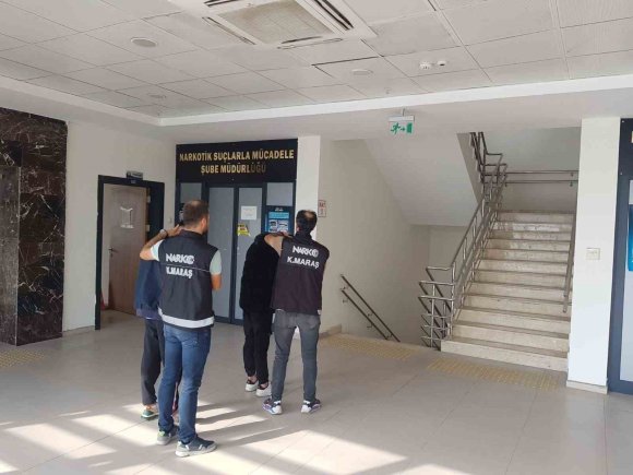KAHRAMANMARAŞ’TA ARANAN 2 HÜKÜMLÜ YAKALANIP CEZAEVİNE GÖNDERİLDİ