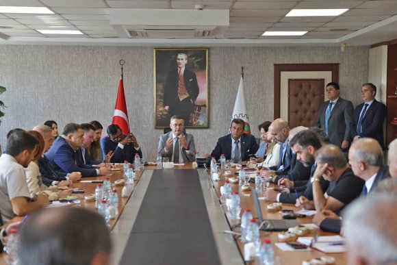 MERSİN’DE LİMANDAKİ TARİFELER KONUŞULDU