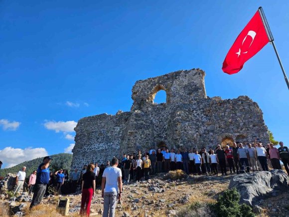 SOFTA KALESİNDE ’CUMHURİYET YÜRÜYÜŞÜ VE BAYRAK DEĞİŞİMİ TÖRENİ’ GERÇEKLEŞTİRİLDİ