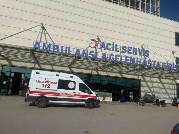 MERSİN’DE OKULDA GIDA ZEHİRLENMESİ ŞÜPHESİ: 26 ÇOCUK HASTANEYE SEVK EDİLDİ