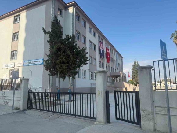MERSİN’DE OKULDA GIDA ZEHİRLENMESİ ŞÜPHESİ: 26 ÇOCUK HASTANEYE SEVK EDİLDİ