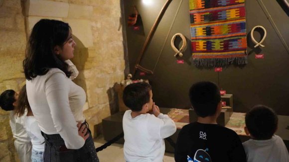 TARSUS BELEDİYESİ, ÖĞRENCİLERİ KUBAT PAŞA MEDRESESİ’NDE TARİHLE BULUŞTURDU