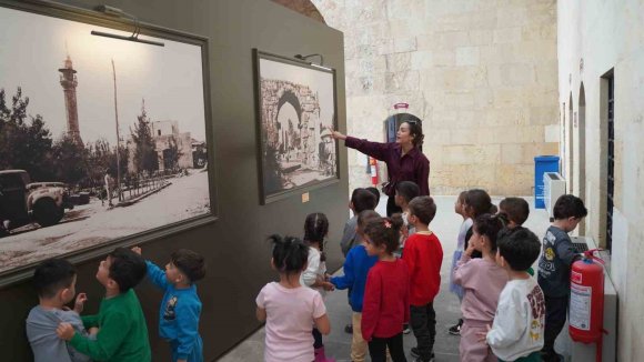 TARSUS BELEDİYESİ, ÖĞRENCİLERİ KUBAT PAŞA MEDRESESİ’NDE TARİHLE BULUŞTURDU