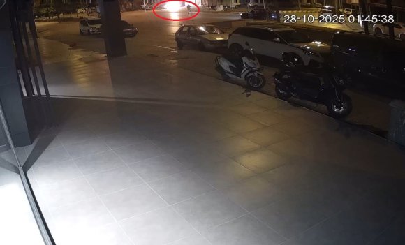 KAZA YAPIP YANMAYA BAŞLAYAN MOTOSİKLETİN SÜRÜCÜSÜNÜ VATANDAŞLAR KURTARDI