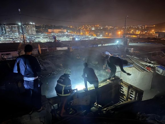 KIRIKHAN’DA KONTEYNER YANGINI