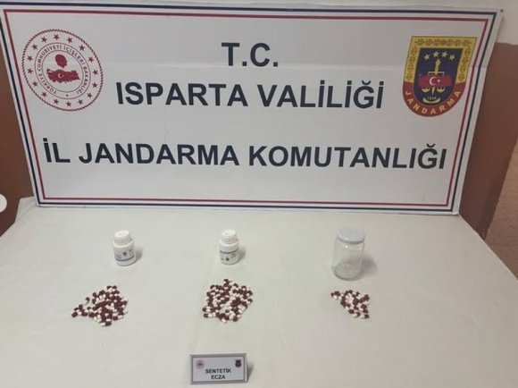 ISPARTA’DA JANDARMADAN UYUŞTURUCU OPERASYONU: 4 ŞÜPHELİ TUTUKLANDI