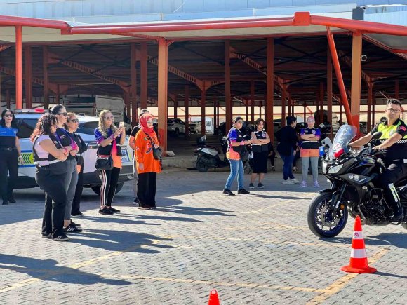 KADIN MOTOSİKLET SÜRÜCÜLERİNE UYGULAMALI EĞİTİM