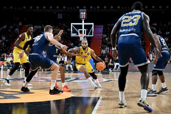 FIBA ŞAMPİYONLAR LİGİ: MERSİN SPOR: 81 - KARDİTSA IAPONİKİ: 73