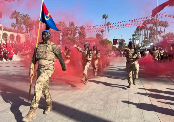 MERSİN’DE CUMHURİYET BAYRAMI RENKLİ GÖSTERİLERLE KUTLANDI