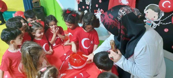 ANAMURLU MİNİKLERDEN CUMHURİYET BAYRAMI COŞKUSU