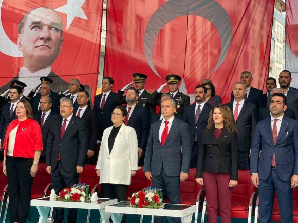 OSMANİYE’DE CUMHURİYETİN 102’NCİ YILI COŞKUYLA KUTLANDI