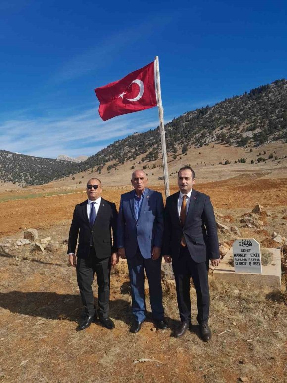 SAİMBEYLİ’DE MİLLİ MÜCADELE ŞEHİTLERİNİN KABİRLERİ YENİLENİYOR