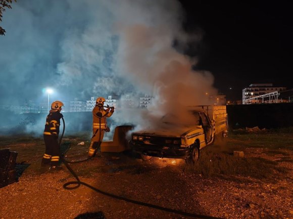 İSKENDERUN’DA PİKAP YANDI