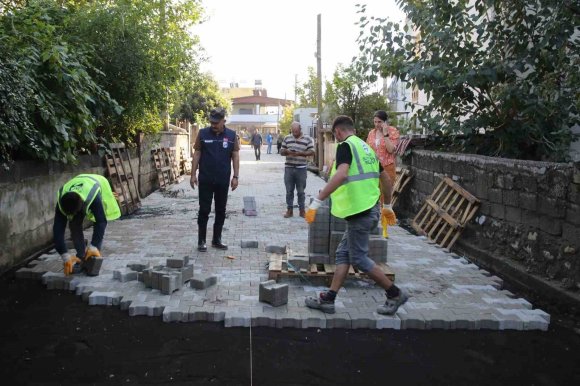 HATAY BÜYÜKŞEHİR BELEDİYESİ, GECE GÜNDÜZ SÜREN ÇALIŞMALARIYLA SELİN VURDUĞU PAYAS’TA VATANDAŞLARA RAHAT NEFES ALDIRDI