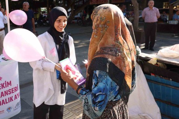 AKDENİZ BELEDİYESİNDEN ’MEME KANSERİ FARKINDALIĞI’ İÇİN PEMBE KURDELE