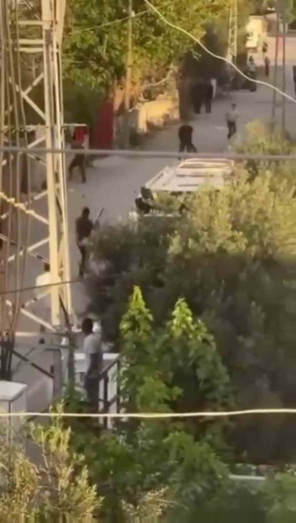 HATAY’DA SOKAK ORTASINDA İKİ AİLE ARASINDA SİLAHLI KAVGA: 7 KİŞİ YARALANDI