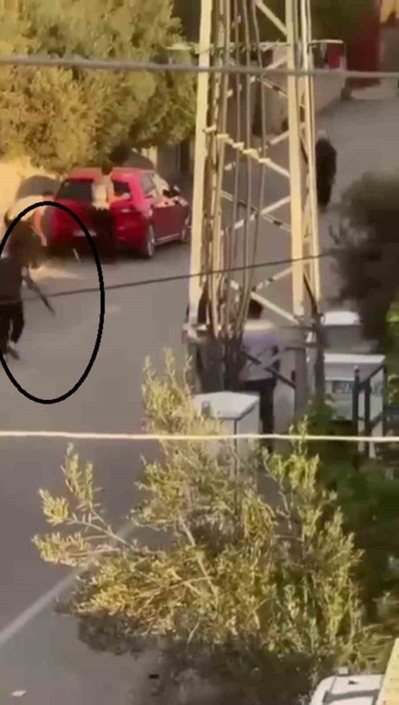 HATAY’DA SOKAK ORTASINDA İKİ AİLE ARASINDA SİLAHLI KAVGA: 7 KİŞİ YARALANDI