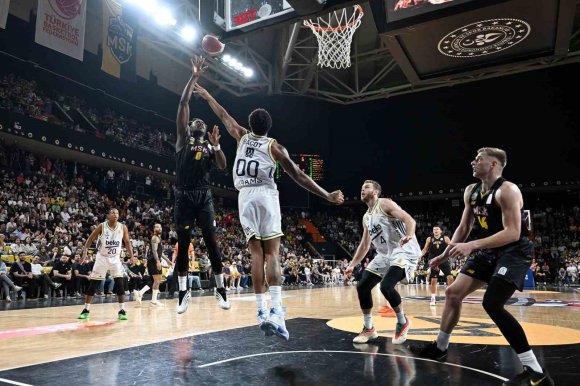 TÜRKİYE SİGORTA BASKETBOL SÜPER LİGİ: MERSİN SPOR: 78 - FENERBAHÇE BEKO: 87