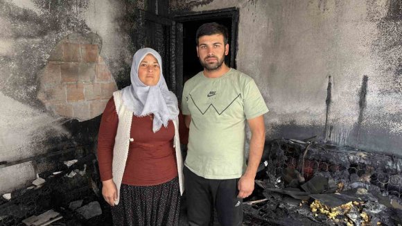 EVLERİ YANGINDA KÜLE DÖNDÜ, AİLE CANINI ZOR KURTARDI