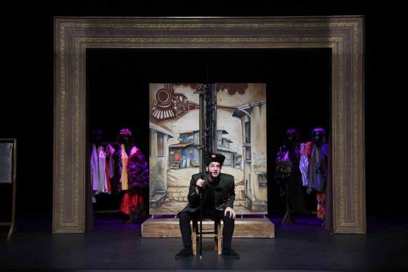 MERSİN’İN ’EYVAH NADİR’ OYUNU İSTANBUL’DA BEĞENİ TOPLADI