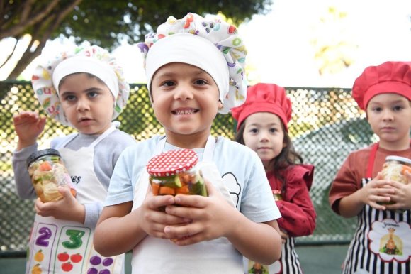 TURŞULAR KONYAALTI’NIN MİNİK ELLERİYLE KURULDU