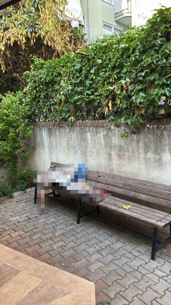 ALANYA’DA CAMİ AVLUSUNDAKİ BANKTA BİR KİŞİ ÖLÜ BULUNDU