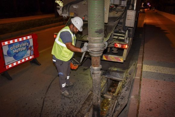MESKİ’DEN YAĞIŞLARA KARŞI TEMİZLİK VE ÖNLEM MESAİSİ