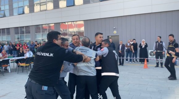 OSMANİYE EĞİTİM VE ARAŞTIRMA HASTANESİ’NDE AFET TATBİKATI GERÇEKLEŞTİRİLDİ