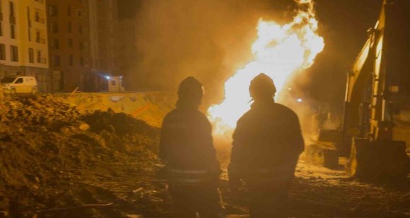 DOĞAL GAZ PATLAMASIYLA ÇIKAN YANGINDA 2 İŞÇİ YARALANDI
