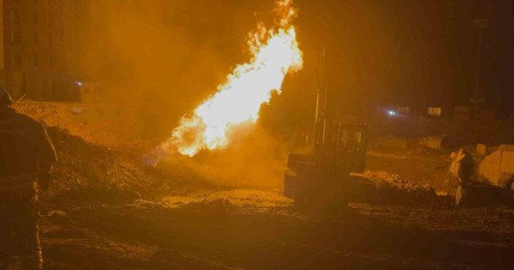 DOĞAL GAZ PATLAMASIYLA ÇIKAN YANGINDA 2 İŞÇİ YARALANDI