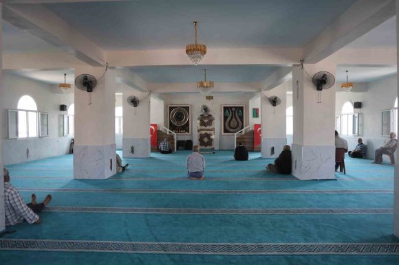 DEPREMİN YIKTIĞI KENTTE İNŞASI TAMAMLANAN 107’NCİ CAMİ İBADETE AÇILDI