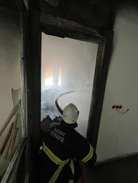 SAMANDAĞ’DA DEPO YANGINI