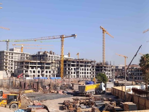 ONİKİŞUBAT STADYUMU’NUN YERİNE DEPREM KONUTLARI YÜKSELİYOR