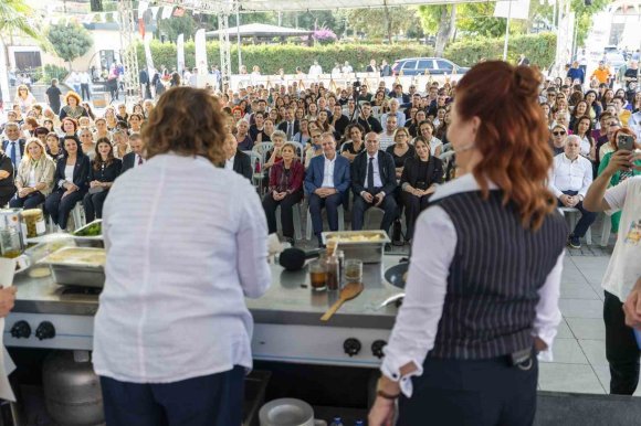 BAŞKAN SEÇER, TARSUS’TAKİ FESTİVALDE ’GASTRONOMİ SHOW’A KATILDI