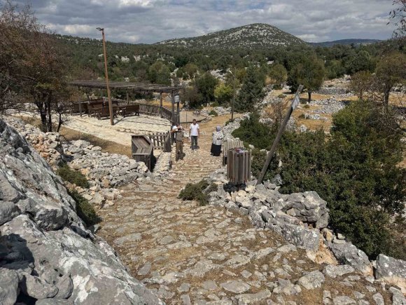 ANTALYA’DA 3 BİN 650 METRELİK TARİHİ KERVAN YOLU ROTASI DRON İLE GÖRÜNTÜLENDİ