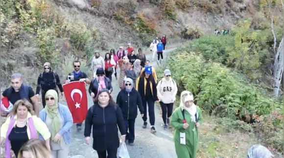 OSMANİYE’DE DOĞA SEVERLER ATATÜRK’Ü YÜRÜYÜŞLE ANDI