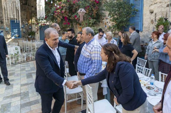 BAŞKAN SEÇER, TURİZM TEMSİLCİLERİYLE BİR ARAYA GELDİ