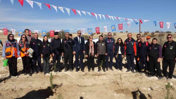 BURDUR’DA "GELECEĞE NEFES İNSANLIĞA NEFES" DİYEREK 13 BİN FİDAN TOPRAKLA BULUŞTURULDU