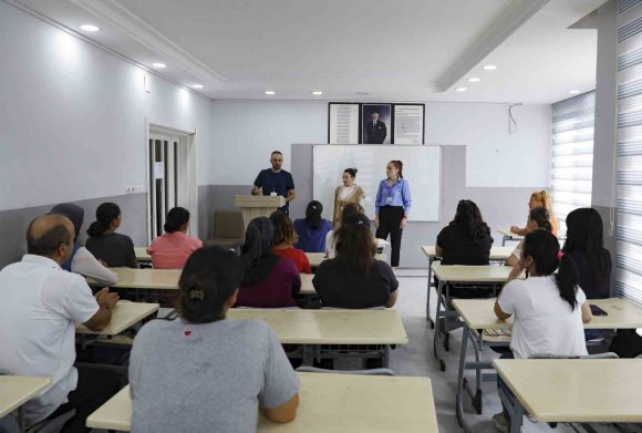 MERSİN’DE VELİLER EĞİTİM SÜRECİNE DAİR BİLGİLENDİRİLDİ