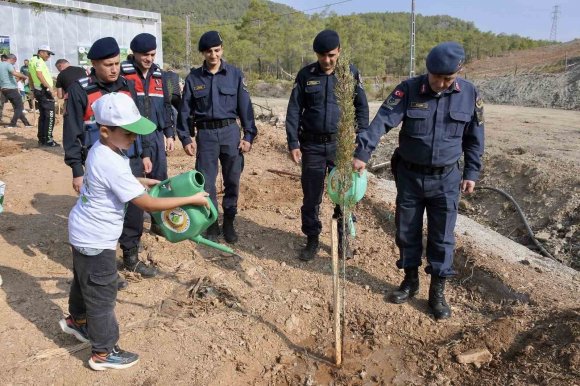 MİLLİ AĞAÇLANDIRMA GÜNÜNDE BOZYAZI’DA FİDANLAR TOPRAKLA BULUŞTU