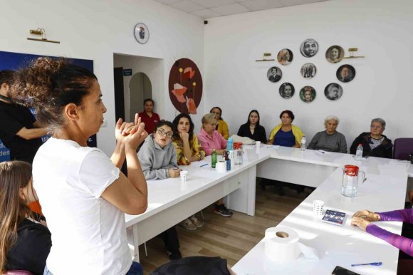 KADIN DANIŞMA MERKEZİ’NDE ’İŞARET DİLİ EĞİTİMİ’