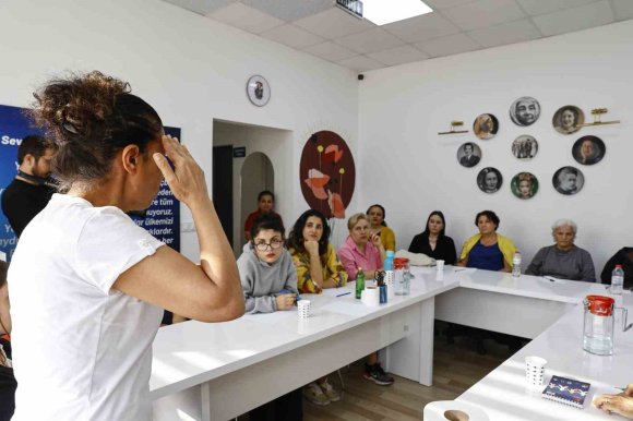 KADIN DANIŞMA MERKEZİ’NDE ’İŞARET DİLİ EĞİTİMİ’