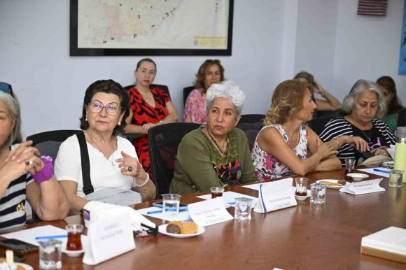 MERSİN’DE KADINLARIN SÖZÜ KENT YÖNETİMİNİ ŞEKİLLENDİRİYOR